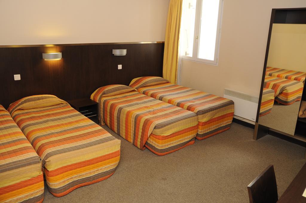 Hotel Au Petit Caporal Maisons-Alfort Room photo